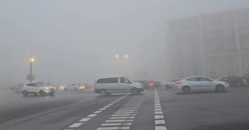 Dumanlı hava yollarda hərəkəti çətinləşdirdi