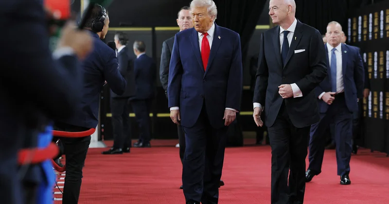 На главу ФИФА подали жалобу за публичную поддержку Трампа