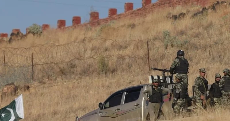 Əfqanıstanla sərhəddə altı pakistanlı hərbçi öldürülüb