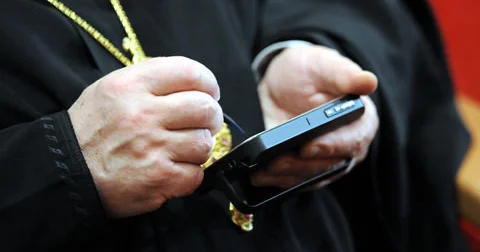 MAX вместо кадила: Россия оцифровала духовную жизнь