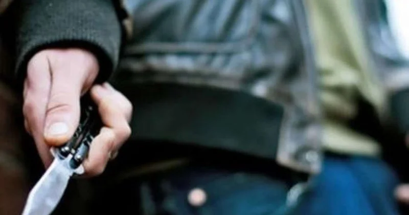 Müstəntiqin yanında arvadını öldürmək istədi Məmurla əlbəyaxa oldu