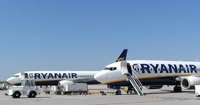 Sərnişin təyyarəsi tualetdəki nasazlıqlara görə İspaniyada təcili eniş etdi