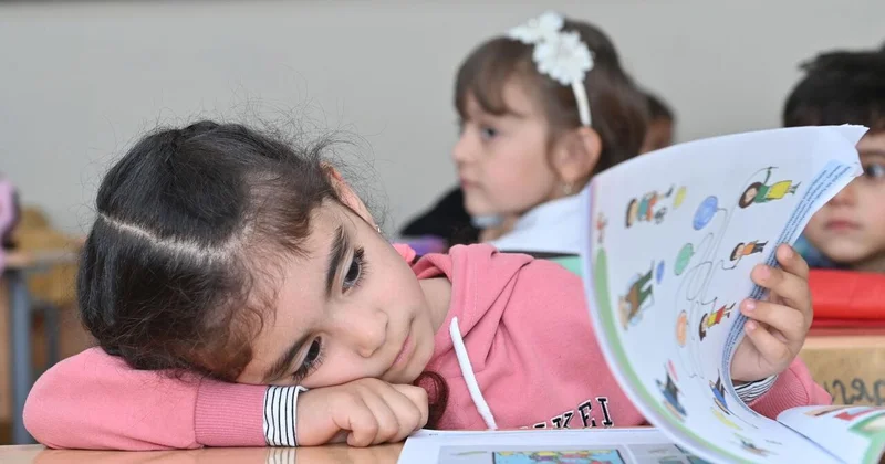 Dərsliklərin dili şagirdləri çətinliyə salır Nazirlikdən açıqlama