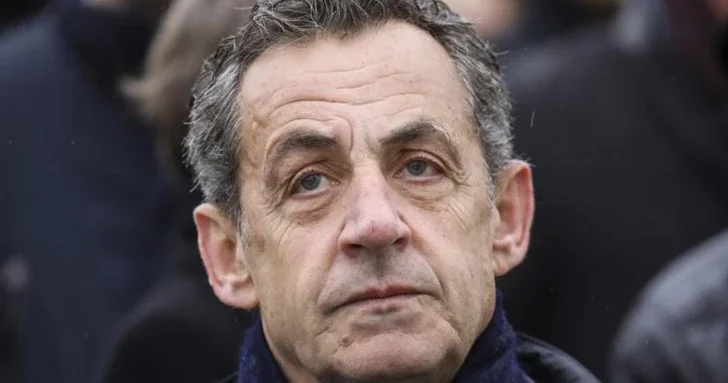 Король Лев и игра ложкой по решетке: бывший президент Франции опубликовал тюремные мемуары