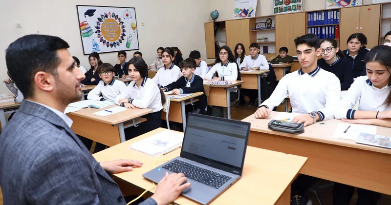 Bakı məktəblərində kağız jurnallar ləğv edilib