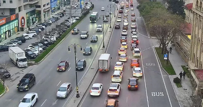 11 istiqamətdə tıxac var