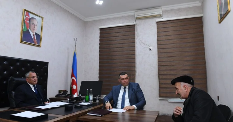 Rövşən Rzayev məcburi köçkünləri qəbul etdi