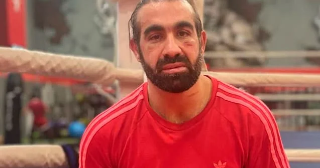 Depressiyaya düşmüşəm, çayxanalara gedirəm