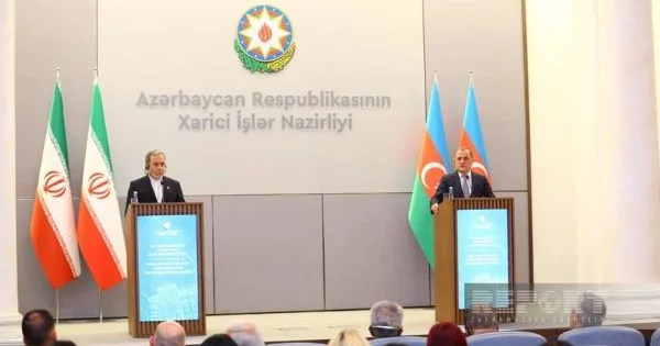 Azərbaycan və İran XİN başçıları brifinqdə: İlham Əliyevi İranda səbrsizliklə gözləyirik