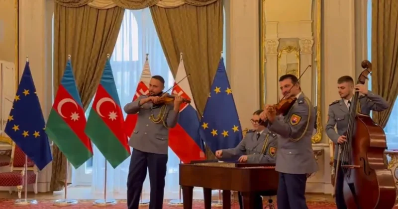 İlham Əliyevlə Robert Fitsonun görüşü zamanı Qurban olum Azərbaycan mahnısı ifa edilib