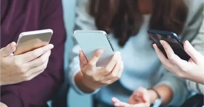 2025 ci ilin ən yaxşı telefonlarının adları açıqlandı Siyahıda iPhone 17 yoxdur