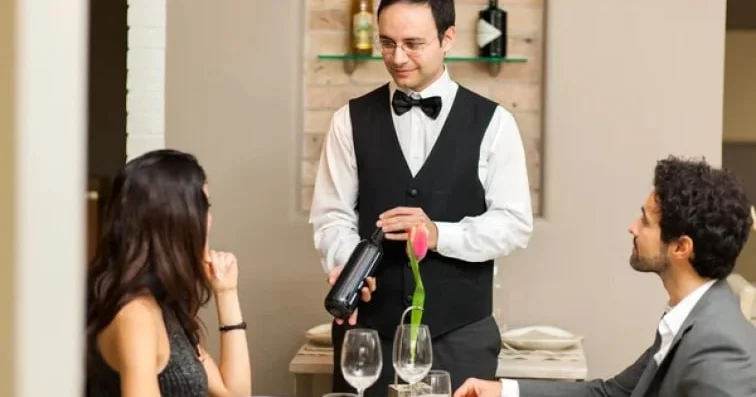 Restoranların müştəridən “servis haqqı” tələb etməsi QANUNSUZDUR?