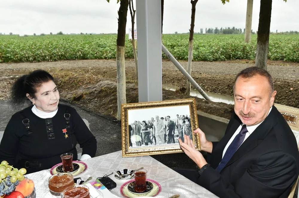 Bələdiyyə seçkilərində ən yaşlı qadın namizəd məşhur pambıqçı imiş FOTO