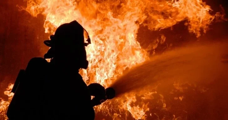 На Абшероне вспыхнул пожар в жилом доме: эвакуированы 25 человек