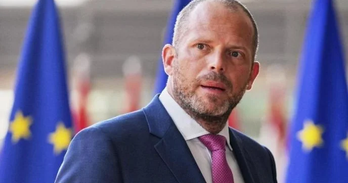 Belçikanın müdafiə naziri krallığı müharibəyə hazırlaşmağa çağırdı