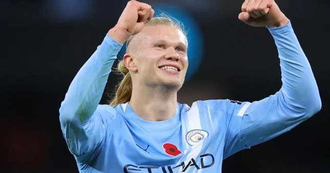 Ardıcıl 6 cı dəfə ilin futbolçusu seçildi