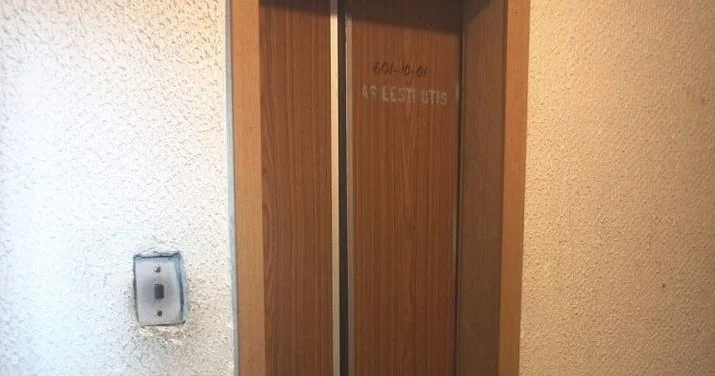 Liftdə qalan şəxs xilas edildi