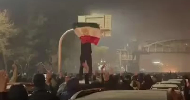 Пехлеви призвал иранцев захватывать города о развитии ситуации