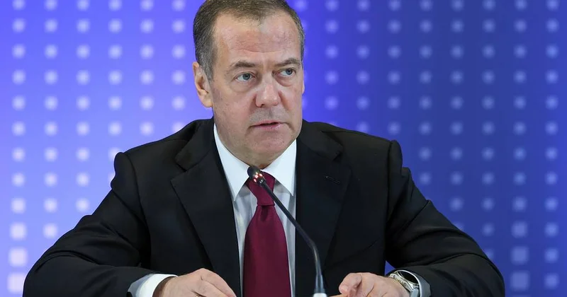 Medvedev: Rusiya Ukraynada istənilən Qərb hərbi kontingentinin yerləşdirilməsinə qarşıdır