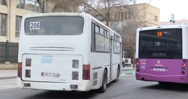 Пассажиры недовольны техническим состоянием одного из автобусных маршрутов в Баку