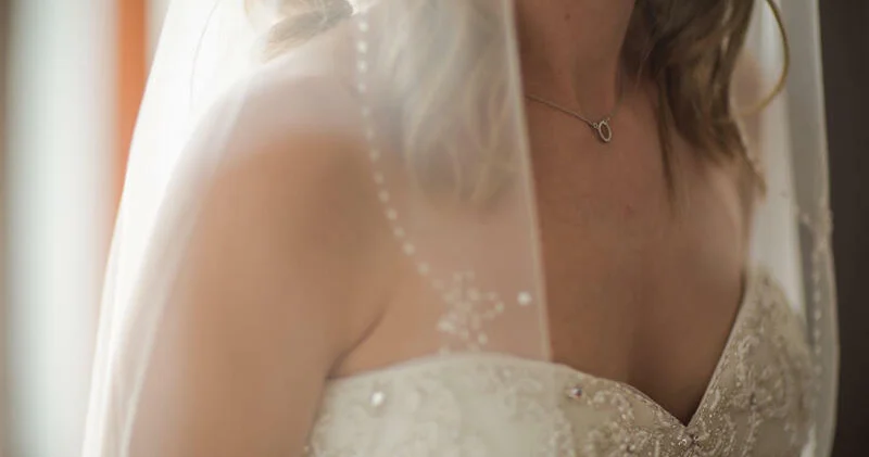 Toy günü atanın gəlinə hərəkəti müzakirə yaratdı VİDEO