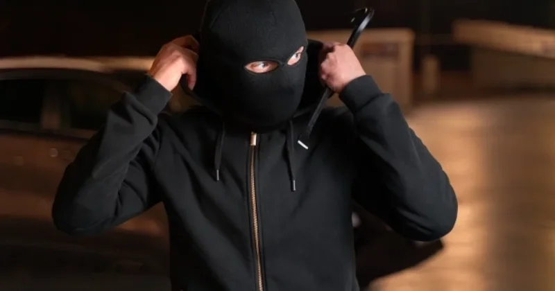 В Баку задержаны лица, совершившие кражу из ТЦ Minval Politika