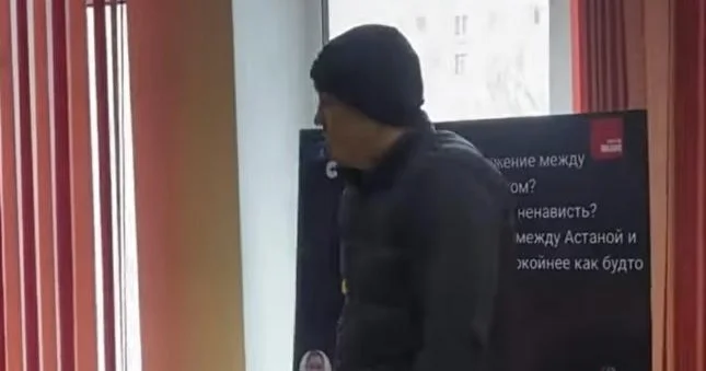 Mətbuat konfransında qalmaqal Video