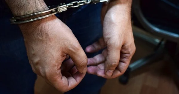 Ticarət mərkəzindən oğurluq etdilər Saxlanıldılar