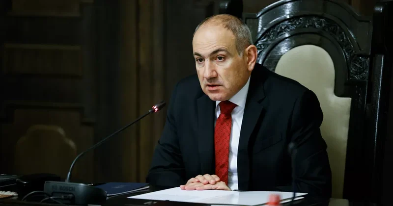 Пашинян: Армянская Апостольская Церковь не должна становиться участником политической борьбы