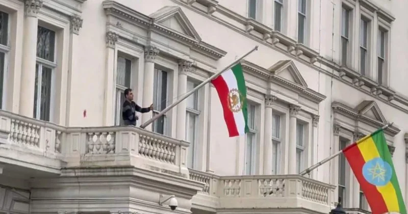 Londonda etirazçılar İran səfirliyinin binasında bayrağı dəyişiblər