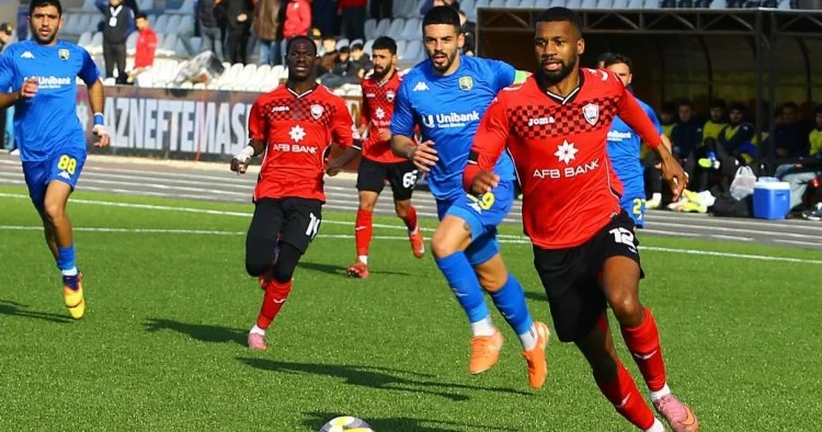 Qəbələ Kəpəz lə qarşılaşır