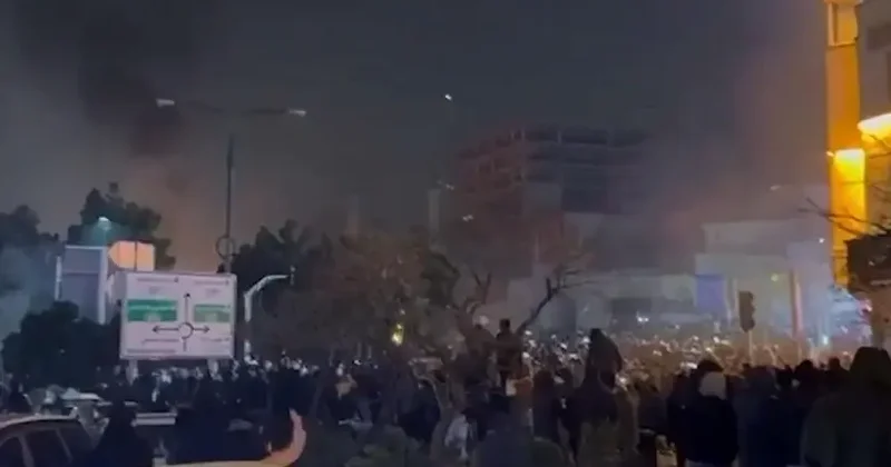 İranda polisə atəş açanlar həbs olunub