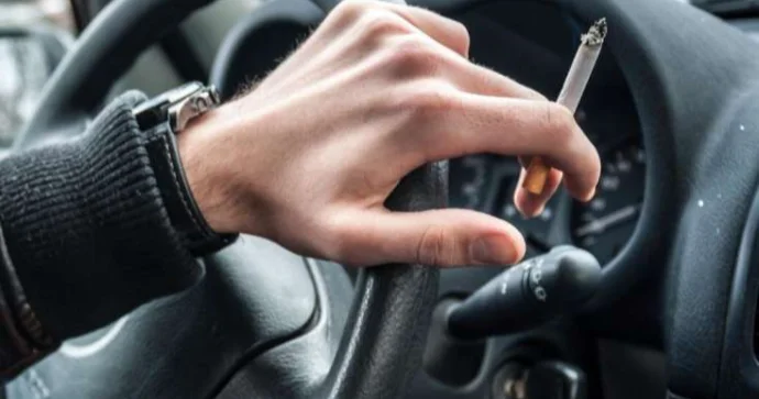 Avtomobildə siqaret çəkənlərin NƏZƏRİNƏ KONKRET