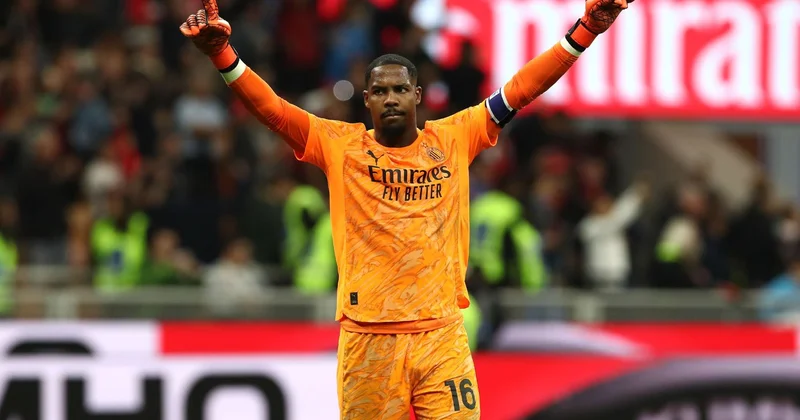 Mayk Menyan Milan la yeni müqaviləyə imza atır