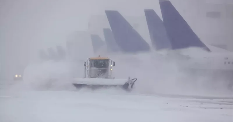 Мощный снегопад в России задержал несколько рейсов в Ереван