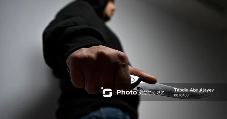 Подросток ранен ножом у школы в Гяндже