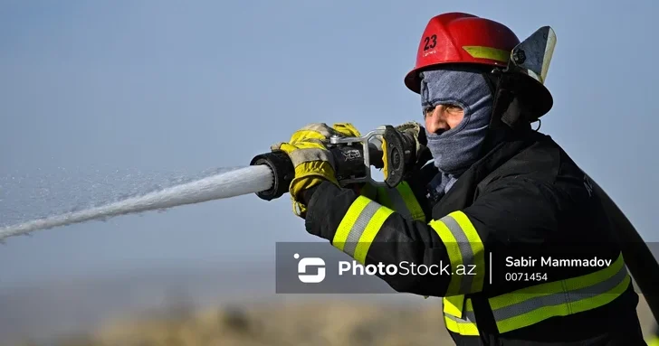 В Баку произошел пожар в четырехкомнатном доме