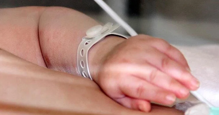 8 nəvəsi var, 10 cu uşağını dünyaya gətirdi FOTO