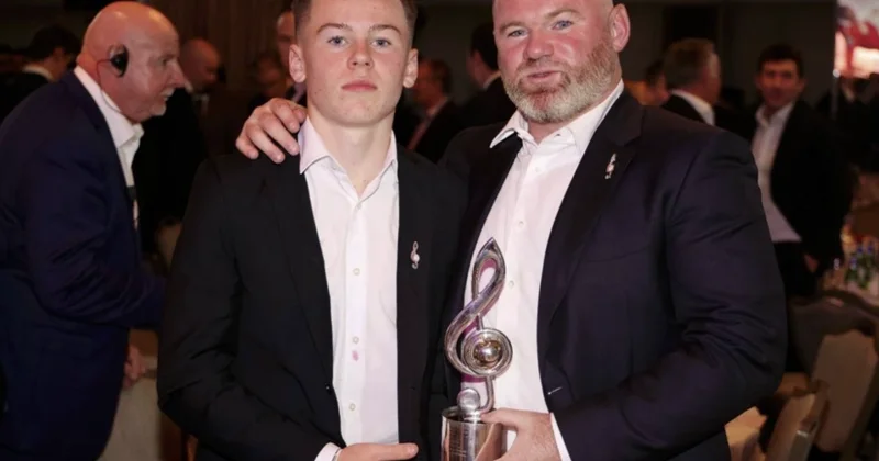 Mançester Yunayted Ueyn Runinin oğluna qadağa qoyub