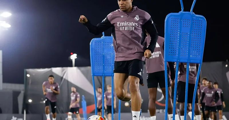 Mbappe “Real Madrid” “Barselona” oyunundan əvvəl komanda ilə məşq edib FOTO