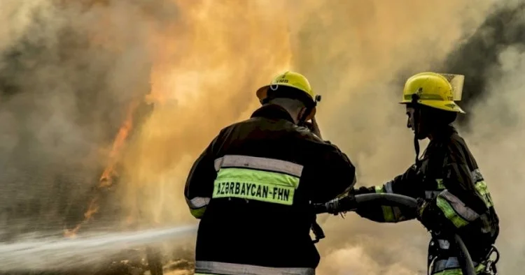 Bakıda dördotaqlı ev yanıb