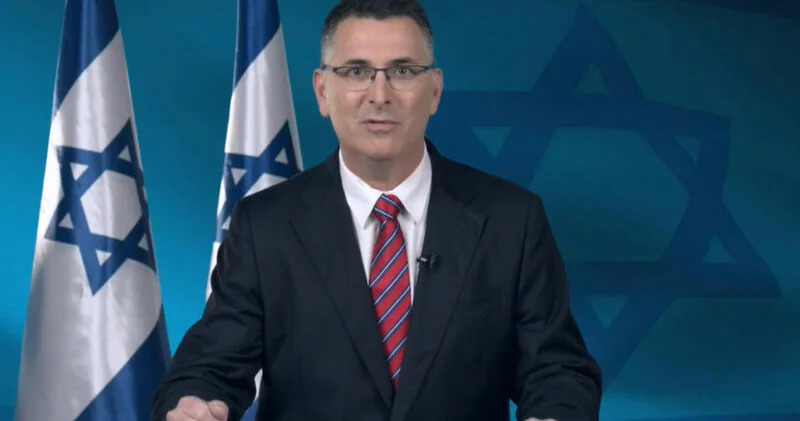 Gideon Saar Bakıya gəlir Tarix