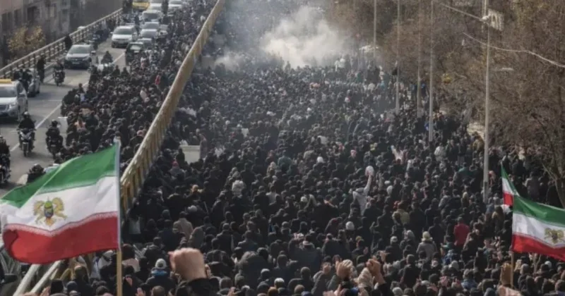 İranda etirazlar səngimir: Etirazçılara atəş açılıb, ölənlərin sayı artır