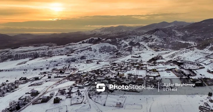 Порывистый ветер и снег обрушились на регионы Азербайджана