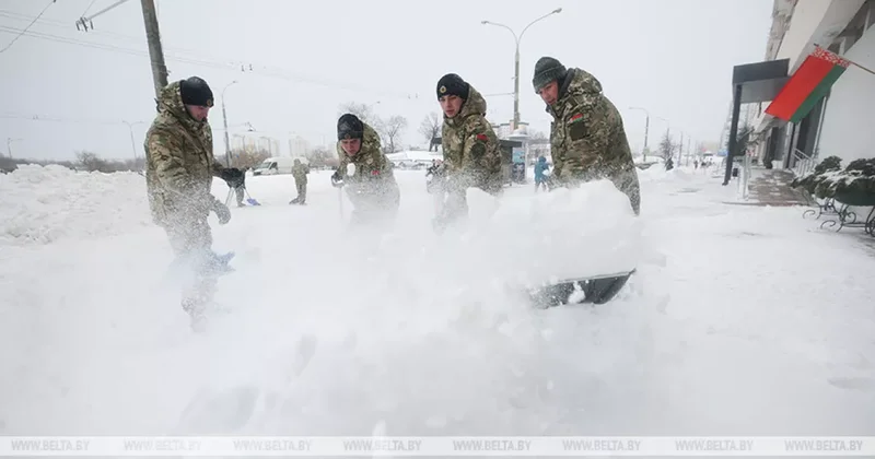 Циклон Улли : белорусские военные ликвидируют последствия стихии