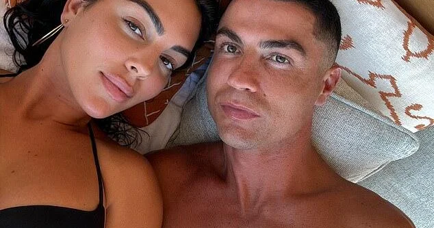 Ronaldo toydan sonra dəbdəbəli villasını satacaq FOTO