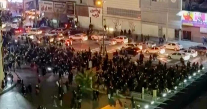 İran hakimiyyəti tərəfdarlarını meydanlara çağırdı