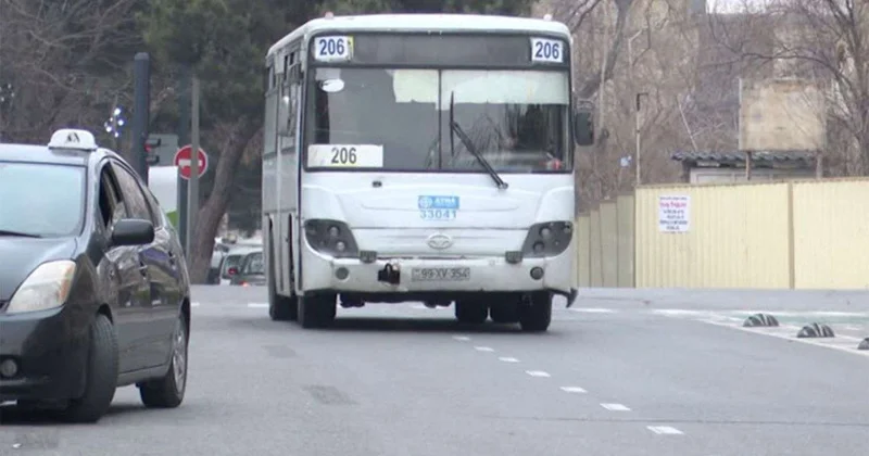 206 nömrəli avtobus 3 təkər üzərində hərəkət edib? VİDEO