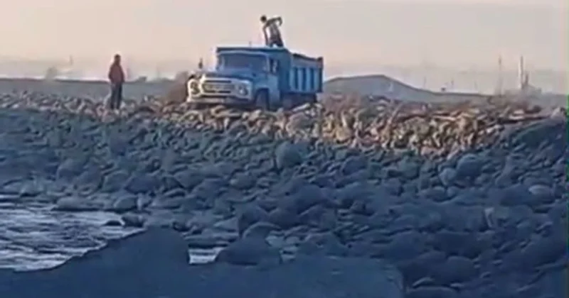 Çaydan qum çınqıl daşıyanlar cəzalandırıldı Video