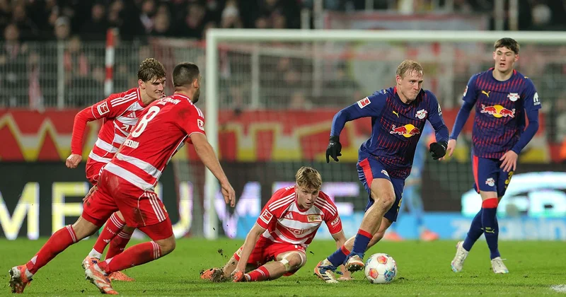 Bundesliqanın 16 cı turunun iki oyunu qar səbəbindən təxirə salınıb